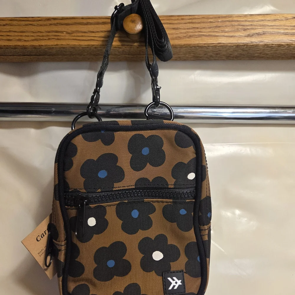 Trendy Brown Crossbody Bag with Floral Design - Picture 5 of 5